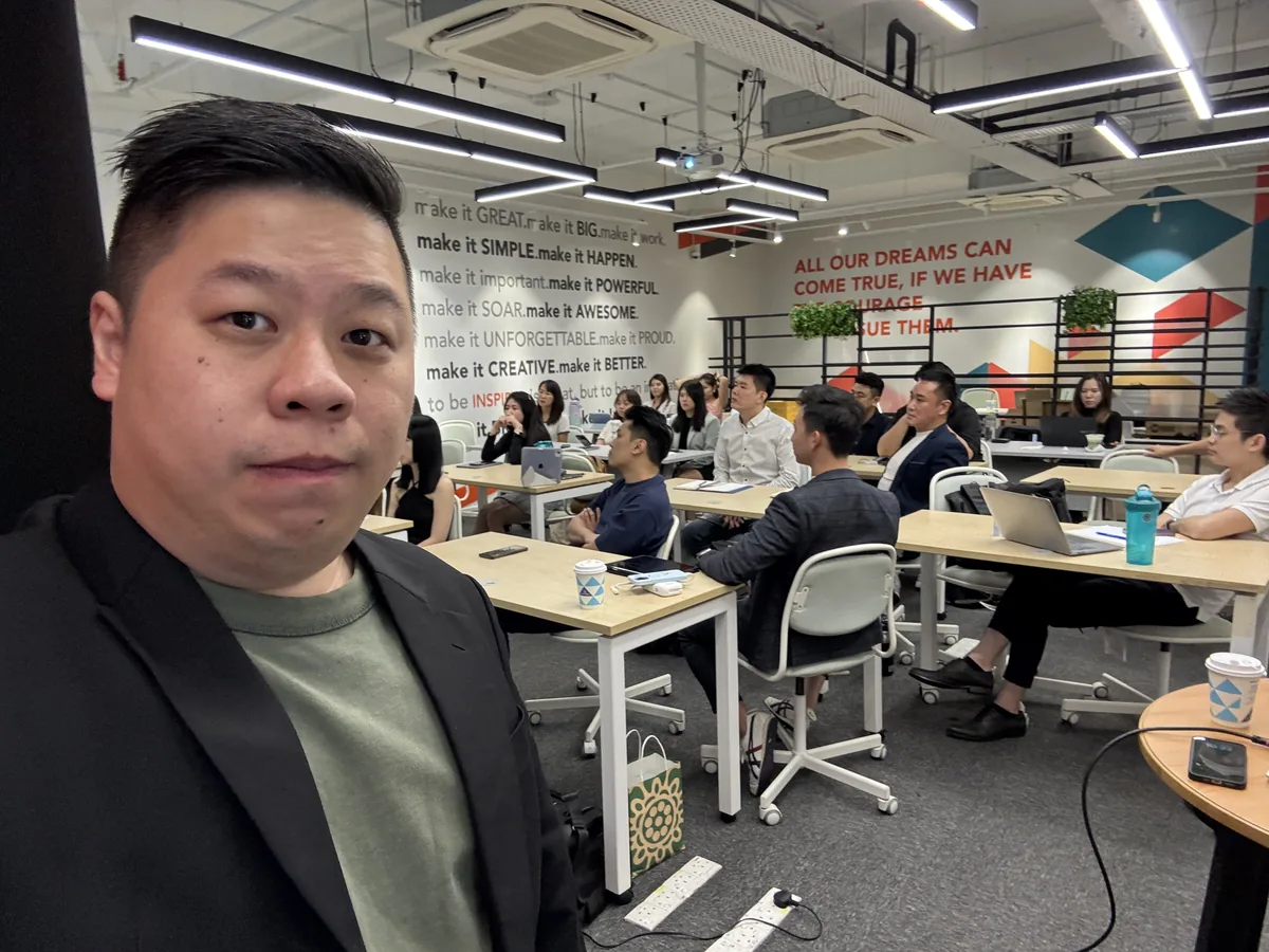Trainer Max Ng with Amway participants during the TikTok and AI video masterclass