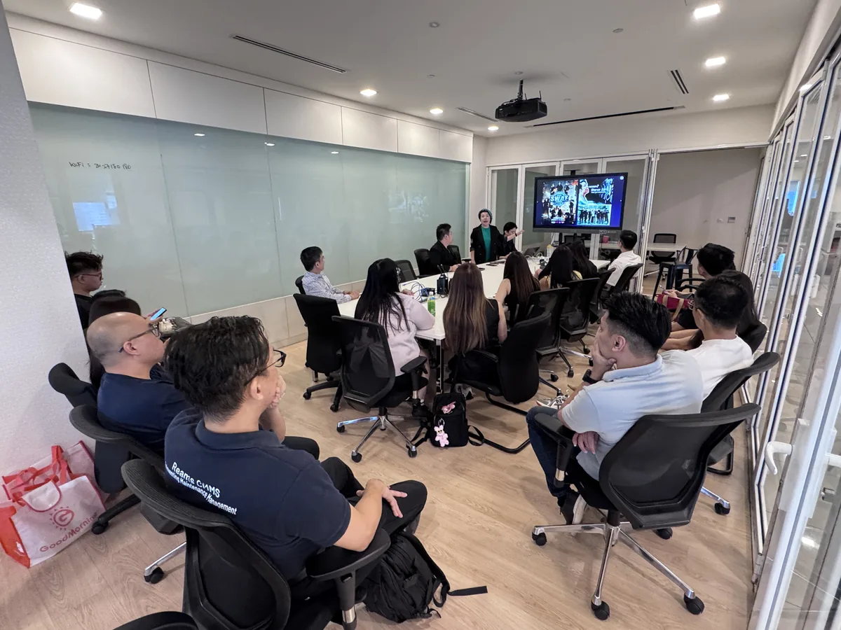 Business owners at the morning session of the branding and AI course